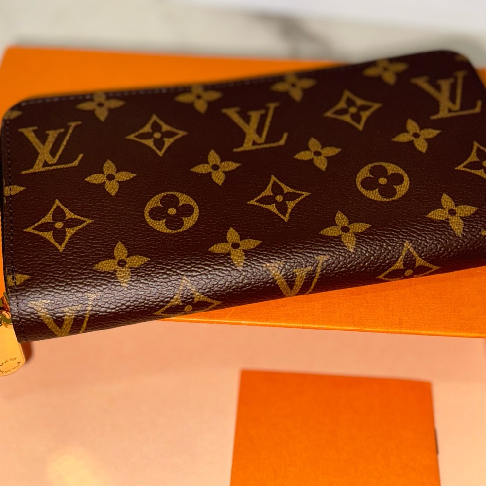 Louis Vuitton Sarah Wallet (M41896)